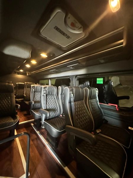 Sièges en cuir à l’intérieur d’un véhicule avec chauffeur